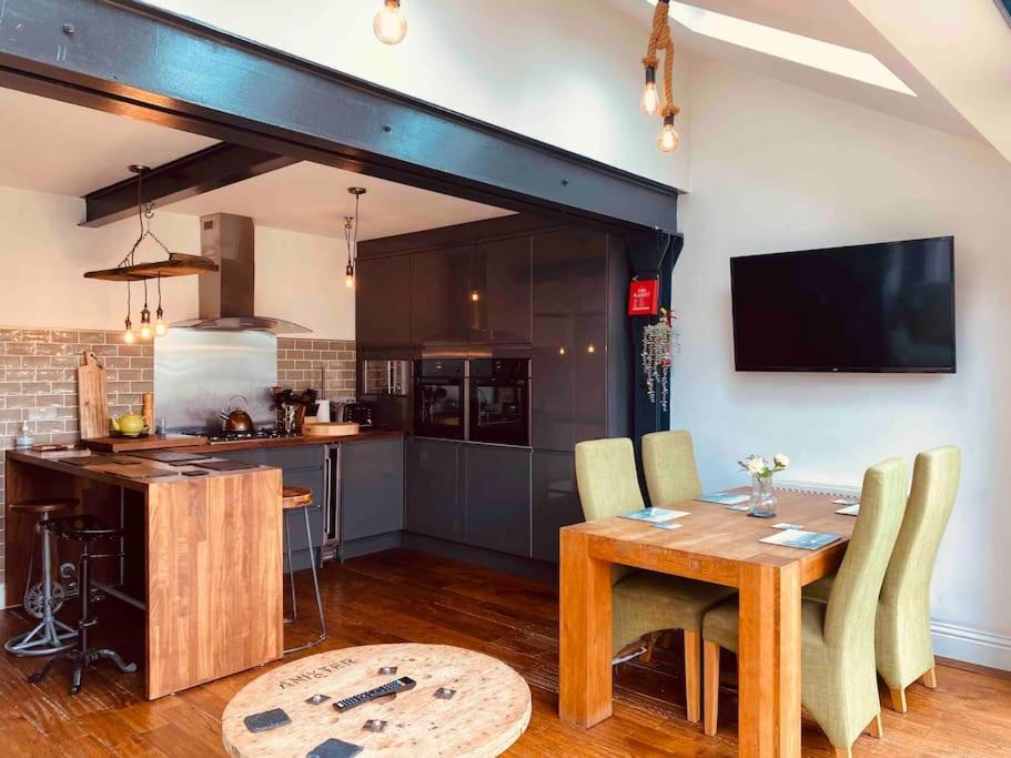 Lovely Semi-Beach 2X Pubs -5 Min Walk-Pets Welcome-Parking-Garden Scalby  Exterior foto