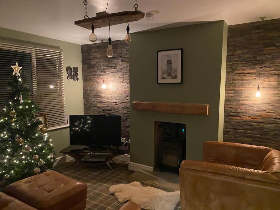 Lovely Semi-Beach 2X Pubs -5 Min Walk-Pets Welcome-Parking-Garden Scalby  Exterior foto