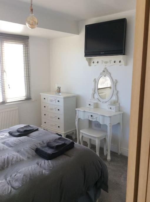 Lovely Semi-Beach 2X Pubs -5 Min Walk-Pets Welcome-Parking-Garden Scalby  Exterior foto